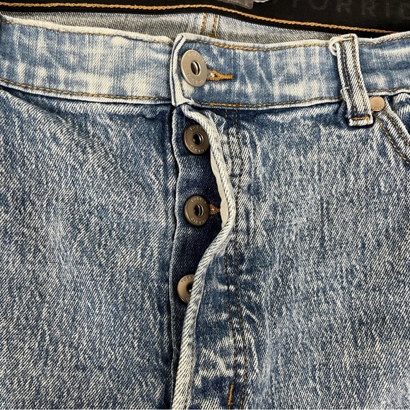 Torrid Blue Tapered Straight Leg Relaxed Fit Jeans with Vintage Appeal Size 24 - Picture 4 of 9